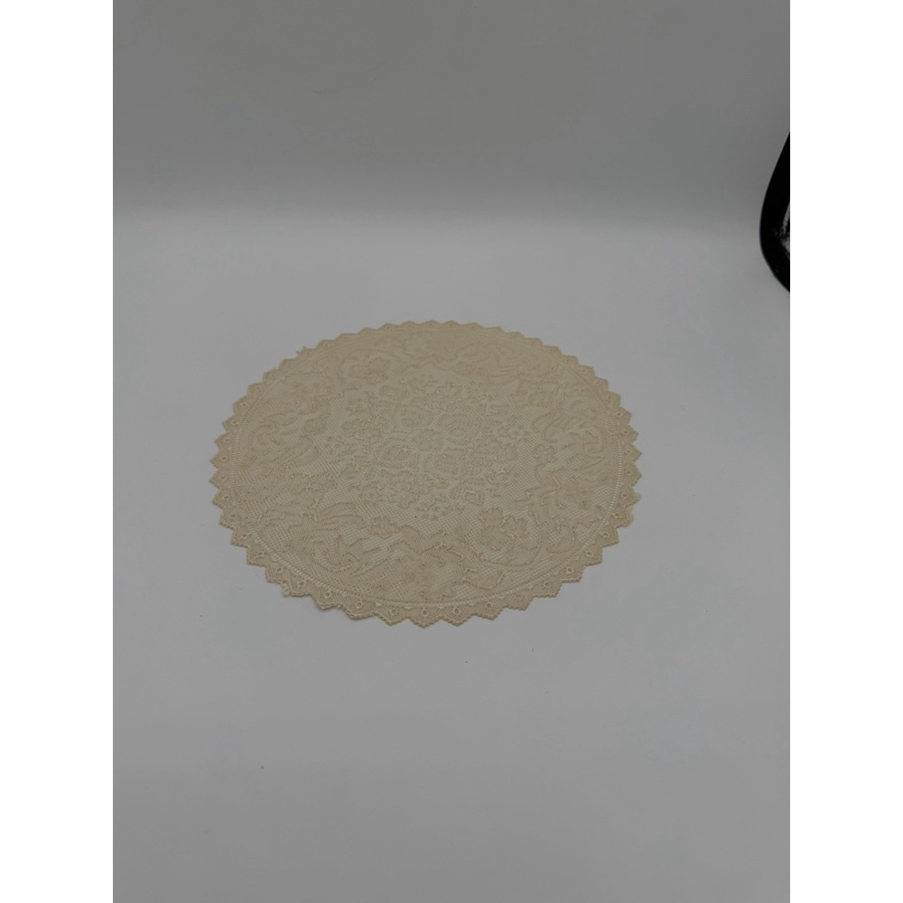 🧶✨ Vintage Hand‎ Crocheted Doily Round • 8.5" Diameter • Classic Cottage Style